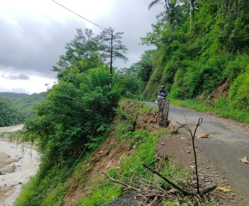 Jalan Penghubung Dua Desa di Arjosari Longsor, Rawan Akses Terputus Saat Hujan Deras