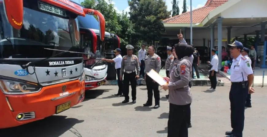 Jelang Nataru 2026, Ditlantas Polda Jatim Perketat Inspeksi Angkutan Umum di Trenggalek