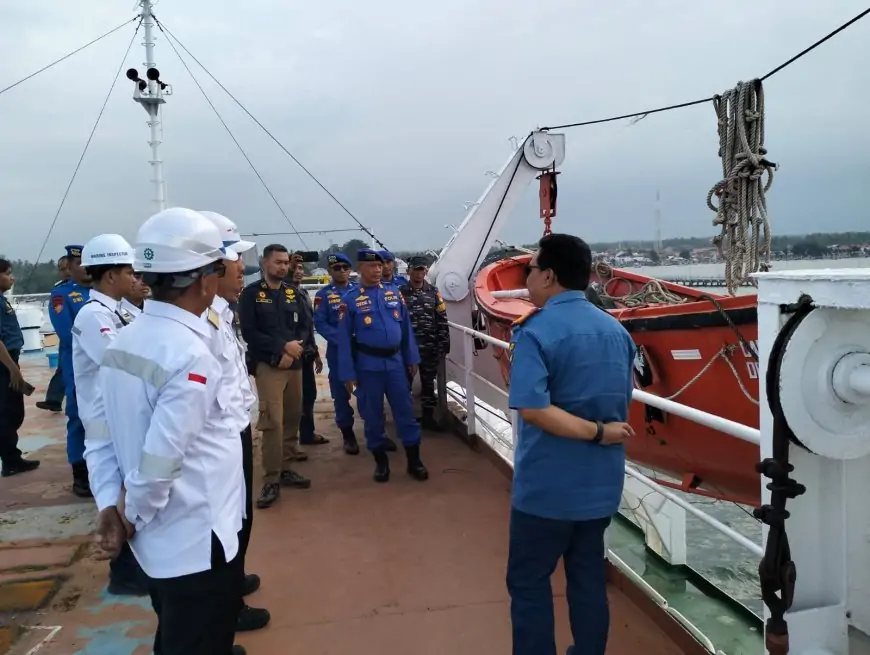 Jelang Nataru, Satpolairud dan KSOP Panarukan Perketat Pemeriksaan KMP Trimas Laila di Pelabuhan Jangkar