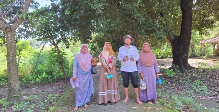 Kisah Inspiratif Ibu-Ibu Tangguh PKH Jombang: Tempuh 3 Km Seberangi Sungai