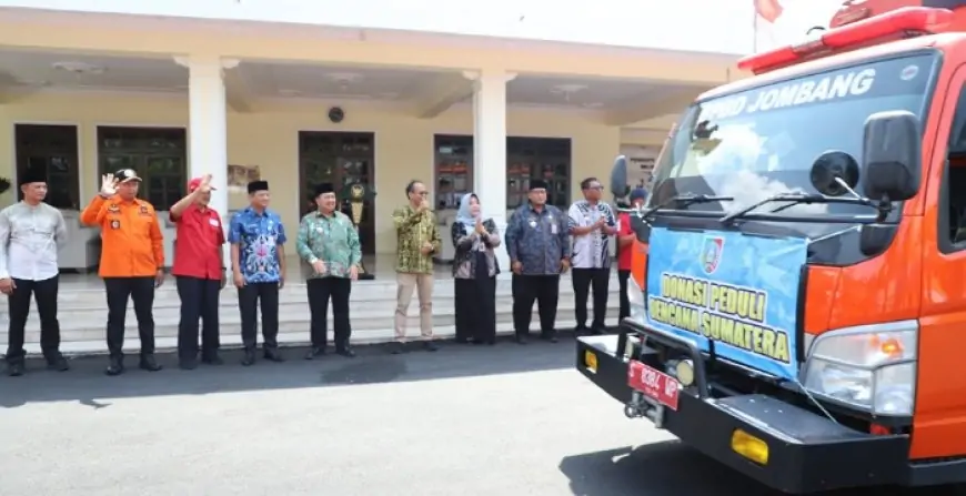 Bupati Jombang Lepas Bantuan Logistik Korban Bencana Alam Sumatera