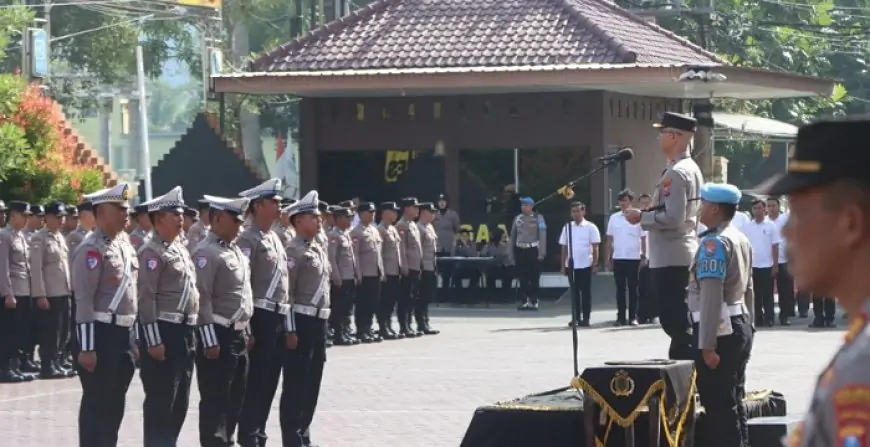 Kinerja Humanis dan Edukatif, Lima Personel Satlantas Trenggalek Terima Penghargaan Kapolres