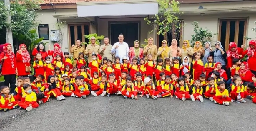 Bupati Lamongan Serukan Gerakan Ayah Mengambil Rapor