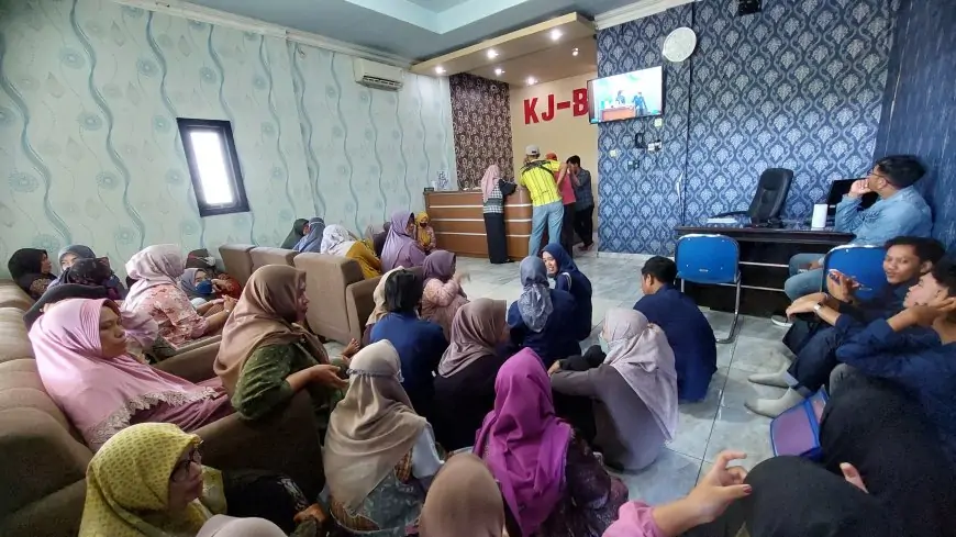 Puluhan Warga Lamongan Serbu Kantor Koperasi KJ-BKN Tuntut Pengembalian Dana