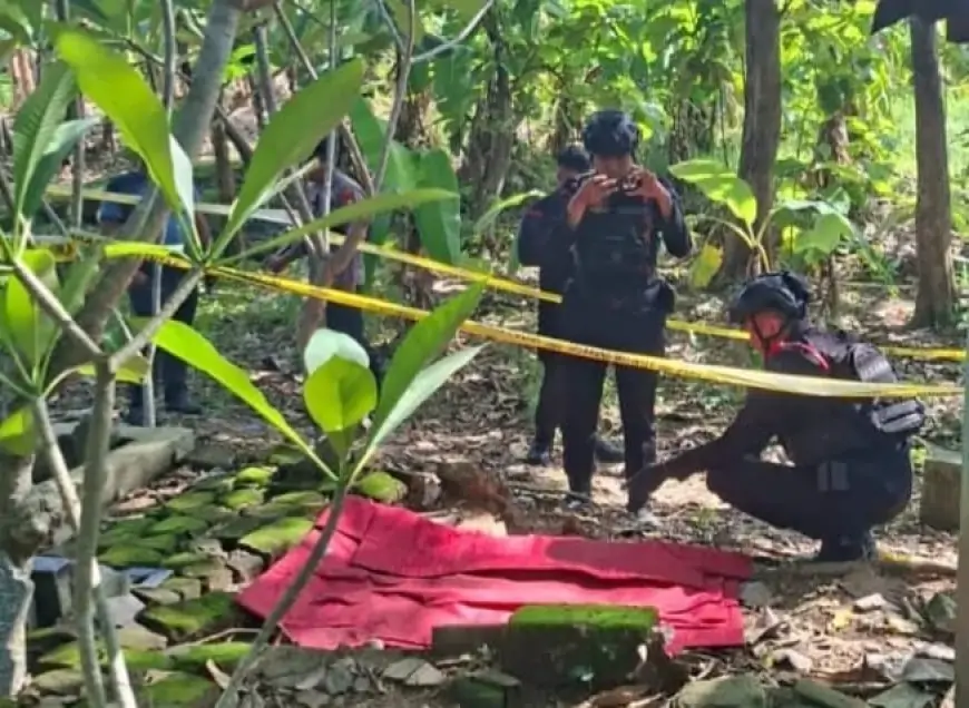 Geger, Juru Kunci Makam di Gresik Temukan Granat Aktif