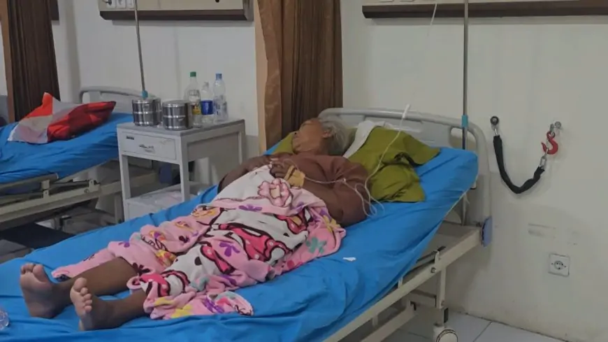 Makan Menu Hajatan, Puluhan Warga Lamongan Dilarikan ke Rumah Sakit