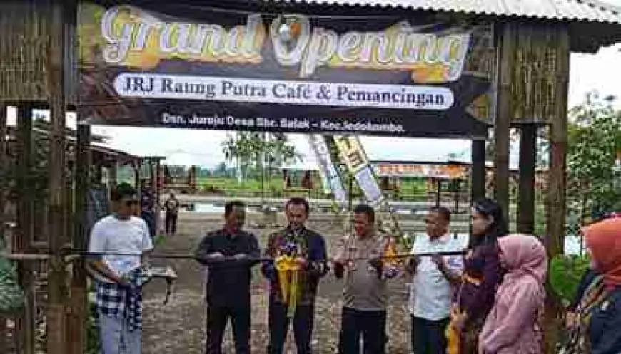 Camat Ledokombo Resmikan JRJ Putra Raung Cafe dan Pemancingan