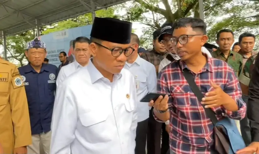 Kunjungi Lamongan, Menteri Yandri Cuek Ditanya Dugaan Aliran Fee Izin Tambang
