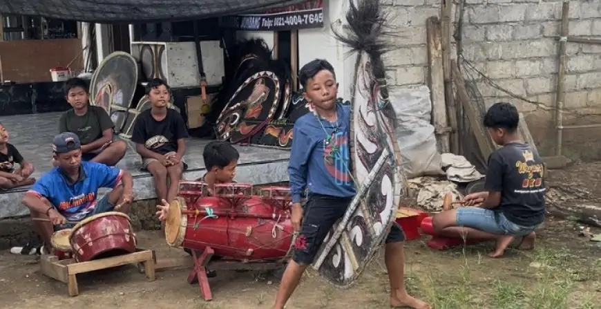 Melihat Keseruan Anak-Anak Jombang Serius Latihan Jaranan Dor