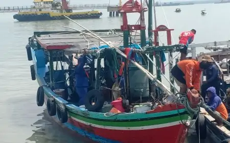 Rusak Laut Gresik, Tiga Kapal Nelayan Pengguna Jaring Trowl Disergap Polisi