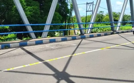 Berbahaya! Lubang di Jembatan Arjowinangun Pacitan Dikeluhkan Pengendara