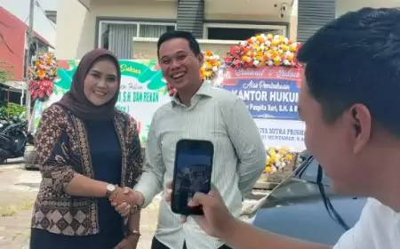 Dari Operator Pabrik ke Advokat Tangguh: Perjalanan Karier Debby Puspita Sari, S.H. Membela Kaum Lemah