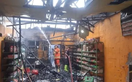 Si Jago Merah Mengamuk di Panji Situbondo, Toko Sembako dan Rumah Warga Hangus Terbakar