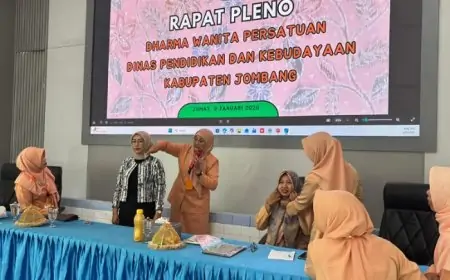 DWP Disdikbud Jombang Gelar Beauty Class dan Hasil Produk Kriya