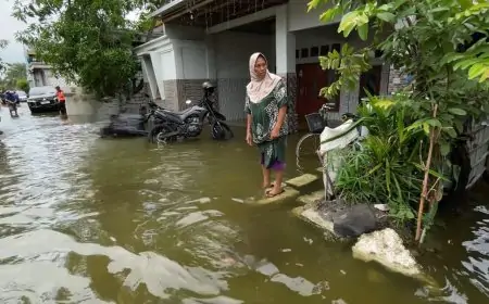 Sepekan Terendam Banjir, Warga Laladan Lamongan Mulai Diserang Penyakit Kulit