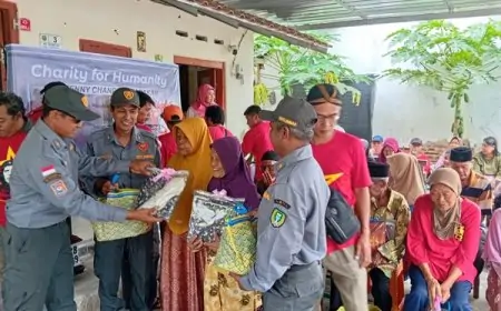 Peduli Lansia, Fenny Candra dan SBMR Distribusikan Ratusan Paket Sembako