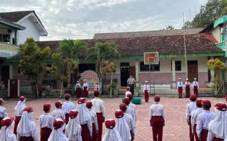 Dari Upacara hingga Motivasi, Peran Polisi di Sekolah Trenggalek