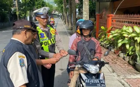 Tak Hanya Razia, Polres Trenggalek "Colek" Kesadaran Pajak Warga di Jalan