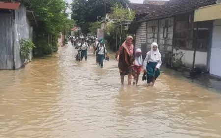 Sungai Moropelang Lamongan Meluap, Rendam Puluhan Rumah dan Akses Jalan