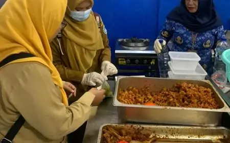 Jaga Kualitas MBG, Dapur SPPG Geger Lamongan Lakukan Uji Lab SLHS
