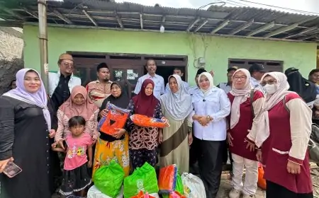 Tinjau Lokasi Bencana di Besuki, Wakil Bupati Situbondo Salurkan Bantuan Warga Terdampak Angin Kencang