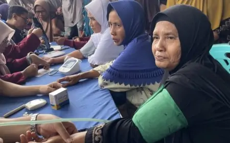 3.105 Warga Lamongan Terdampak Banjir Bengawan Jero Manfaatkan Posko Kesehatan