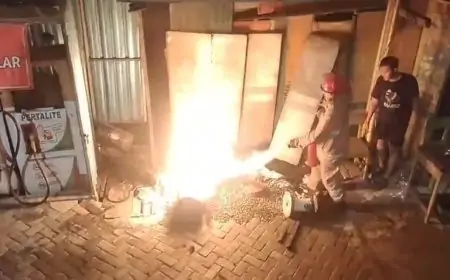 Pom Mini di Dampit Lamongan Terbakar, Diduga Korsleting Listrik dari Komponen Pompa