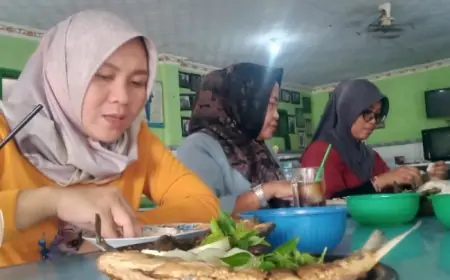 Melacak Jejak Rasa Legendaris Pecel Lele Budi Luhur Jombang,  Banyak Diburu Pembeli