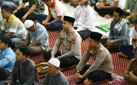 Pendekatan Humanis Kapolres Gresik, Silaturahmi dengan Tokoh Agama usai Salat Jumat