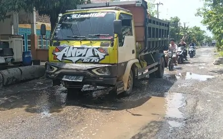 Jalan Poros Kecamatan Glagah Lamongan Rusak Usai Tergenang Banjir Bengawan Jero