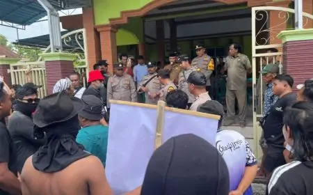 Warga Blawirejo Lamongan Gelar Aksi Tuntut Transparansi Dana Desa dan RAB, Kepala Desa Mangkir