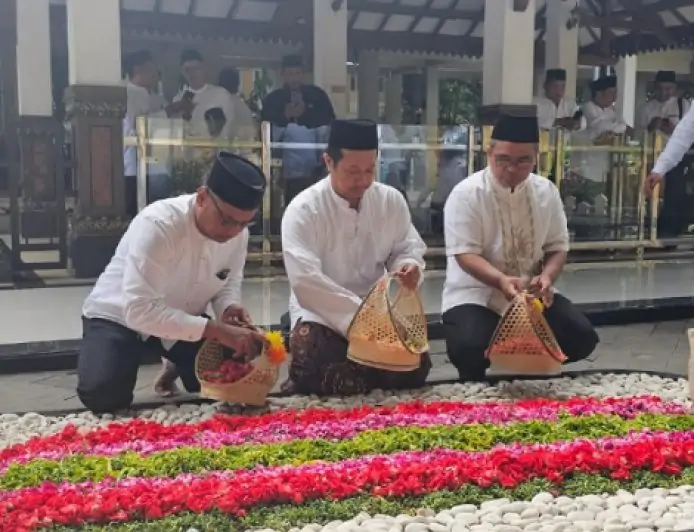 Teladani Perjuangan, Kemenag Jombang Ziarahi 4 Makam Pendiri Ponpes