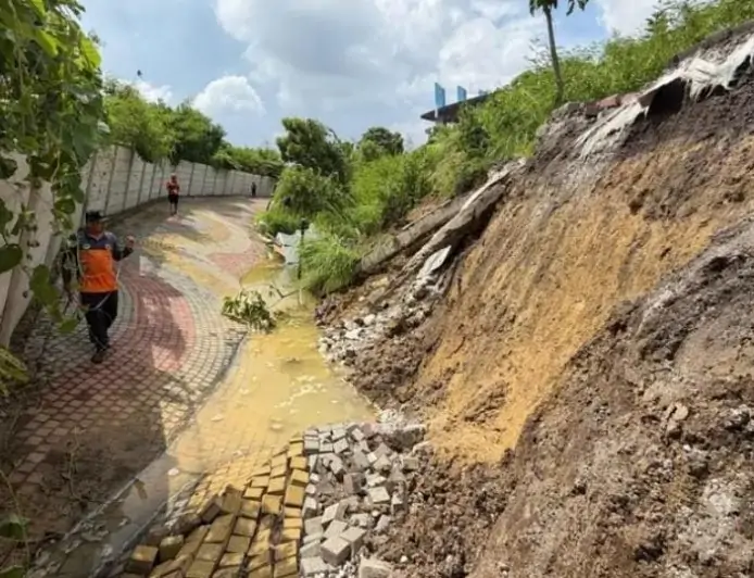 Hujan Deras Picu Jogging Track Stadion Gejos Longsor, BPBD Pasang Garis Pengaman