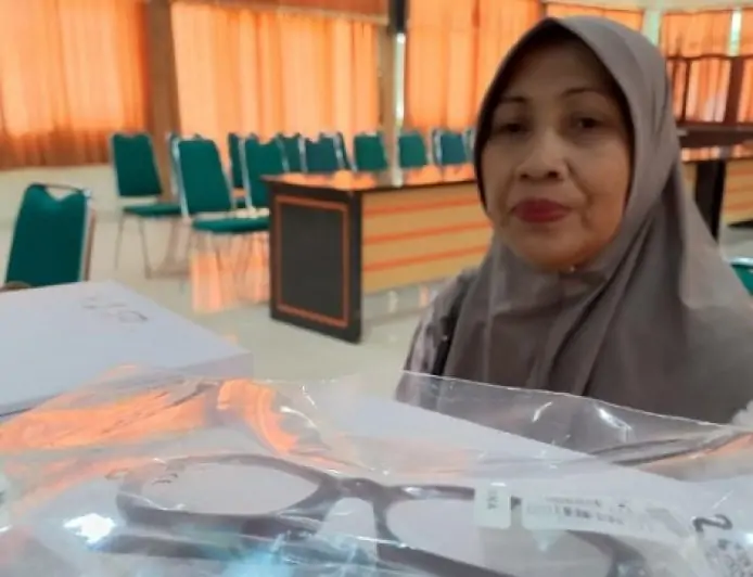 Dorong Lansia Tetap Produktif, Dinkes Tulungagung Salurkan Ratusan Kacamata Gratis
