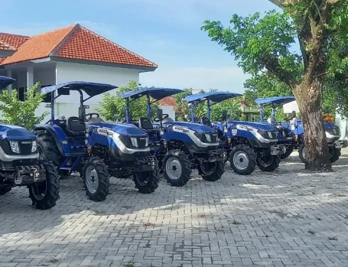 Bantuan Traktor  dan Rotavator Dukung Pola Tanam 1300 Hektare
