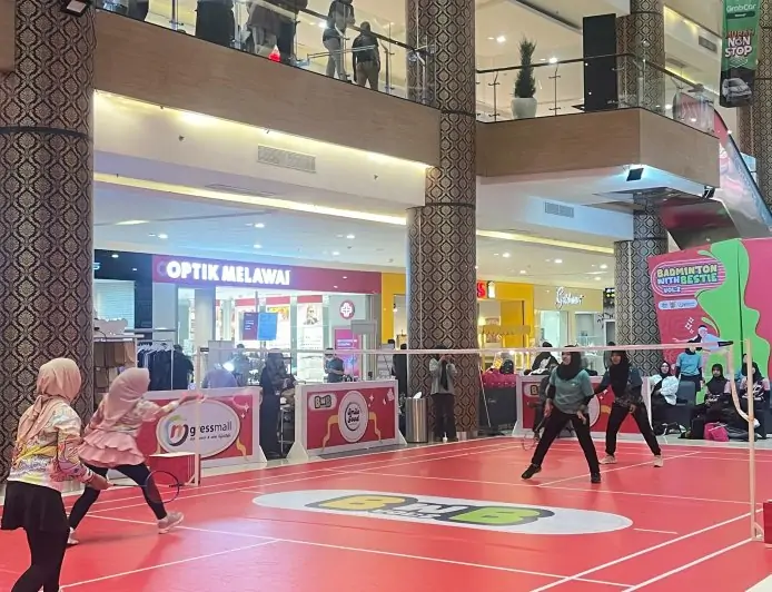 Pertama Kalinya di Gresik, Semarak Atrium Gressmall Disulap Jadi Arena Turnamen Badminton Putri