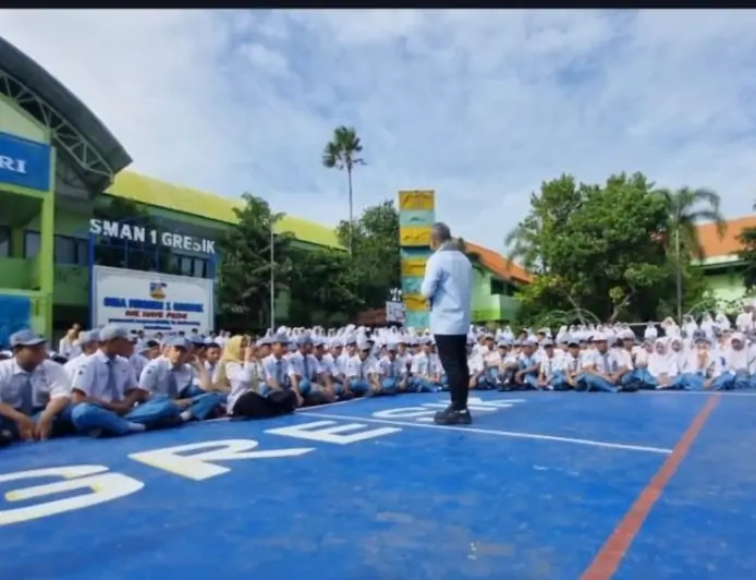 Menko Zulhas Blusukan ke Sekolah di Gresik, Cek Langsung Makan Bergizi Gratis