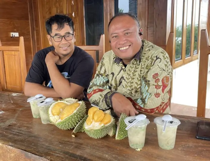 Nikmatnya Es Batil Durian Black Thorn di Kebun Perkasa Farm Lamongan