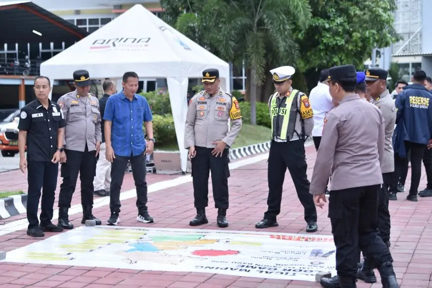 Menjelang Detik-Detik Tahun Baru, Polres Gresik Satukan Pasukan dan Doa