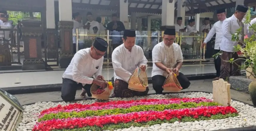 Teladani Perjuangan, Kemenag Jombang Ziarahi 4 Makam Pendiri Ponpes