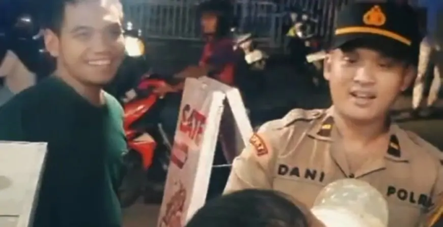 Detik-Detik Penyelamatan Balita Terkunci di Mobil GKB, Damkar dan Polisi Bergerak Cepat