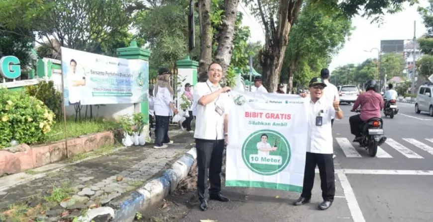 Perhutani KPH Jombang Bagikan 2026 Bibit Pohon