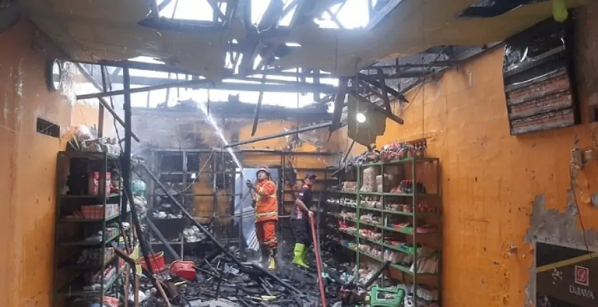 Si Jago Merah Mengamuk di Panji Situbondo, Toko Sembako dan Rumah Warga Hangus Terbakar
