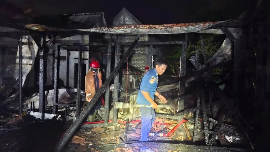 Korsleting Mesin Freezer, Ponpes di Karanggeneng Lamongan Hangus Terbakar