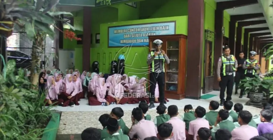 Usai Libur Nataru, Satlantas Polres Trenggalek Intensifkan Edukasi Tertib Lalu Lintas ke Pelajar