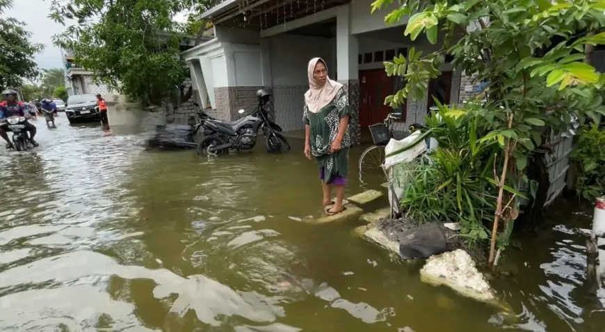 Sepekan Terendam Banjir, Warga Laladan Lamongan Mulai Diserang Penyakit Kulit