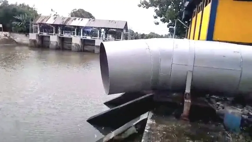 Warga Lamongan Keluhkan Pompa Air Kuro, Tak Beroperasi di Tengah Kepungan Banjir Bengawan Jero