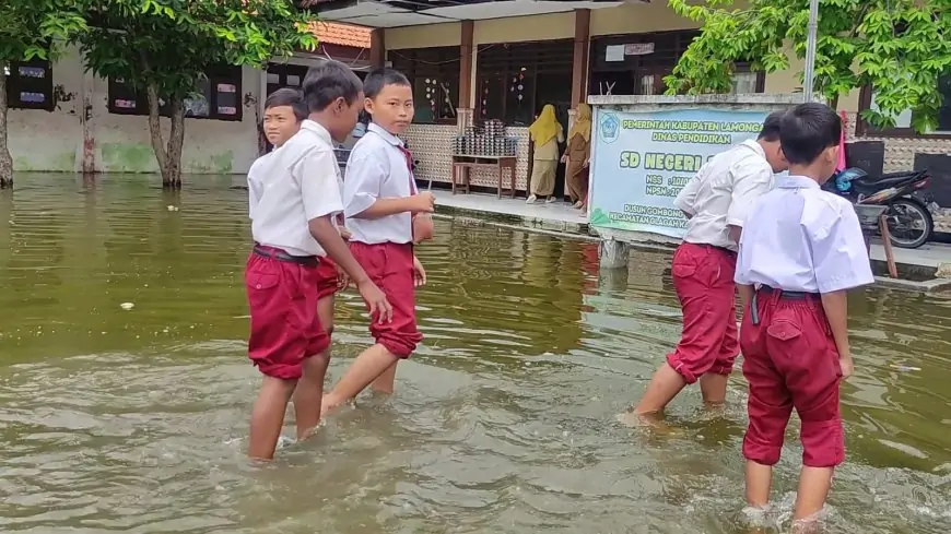 Empat Hari Terendam Banjir, Aktivitas Belajar Mengajar di SDN 2 Pasi Lamongan Terganggu