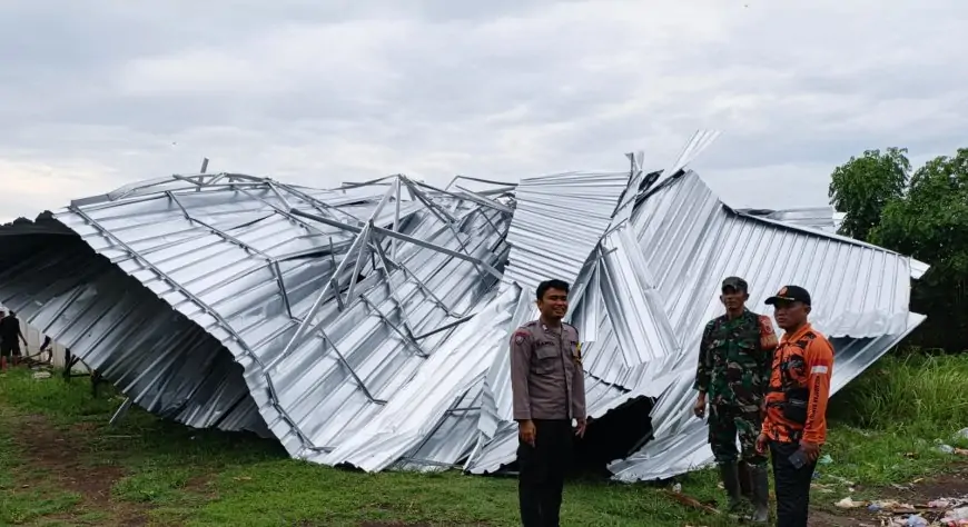 Puting Beliung Sapu Banyuputih Situbondo, Belasan Rumah Warga Rusak