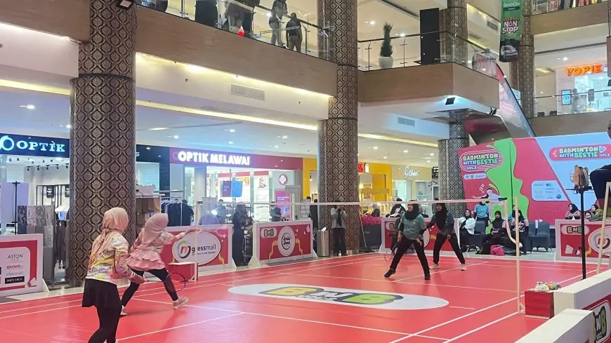 Pertama Kalinya di Gresik, Semarak Atrium Gressmall Disulap Jadi Arena Turnamen Badminton Putri